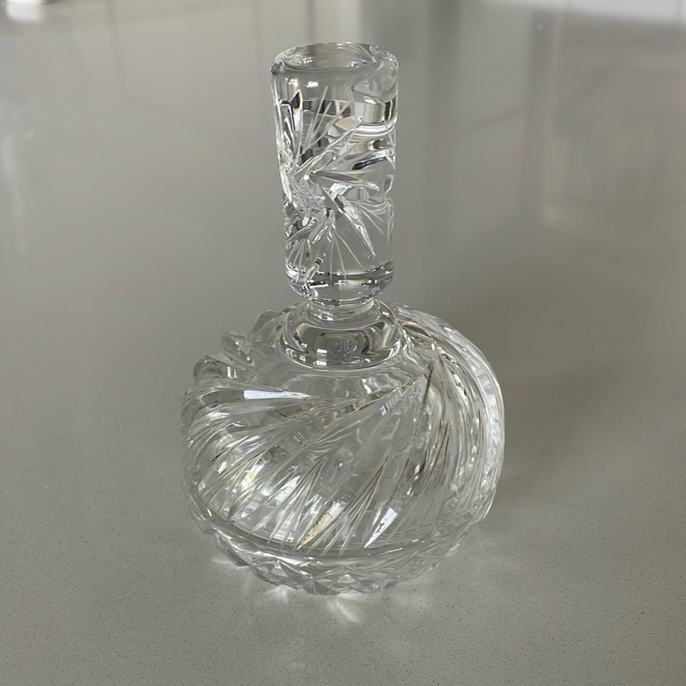 Crystal ring keeper